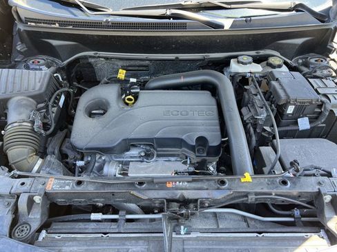 Used 2023 Chevrolet Equinox LT image 30