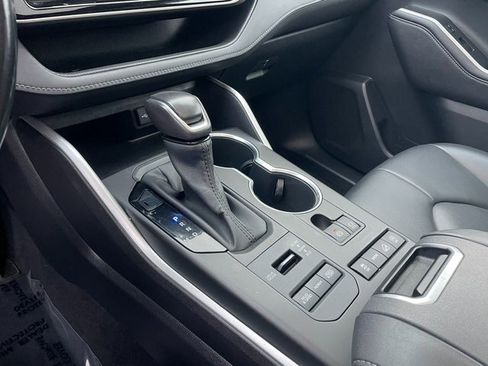 Used 2020 Toyota Highlander XLE image 27