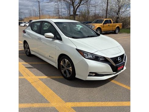 Used 2018 Nissan Leaf SV w/ SV Technology Package image 2
