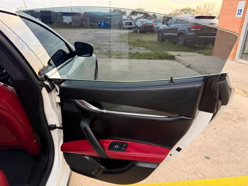 Used 2018 Maserati Ghibli image 44