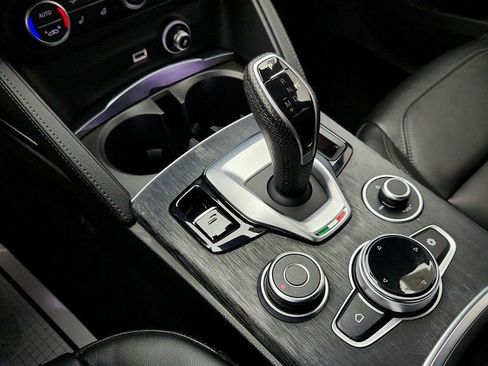 Used 2022 Alfa Romeo Stelvio Sprint image 16