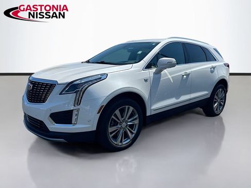 Used 2023 Cadillac XT5 Premium Luxury w/ Technology Package FWD image 3