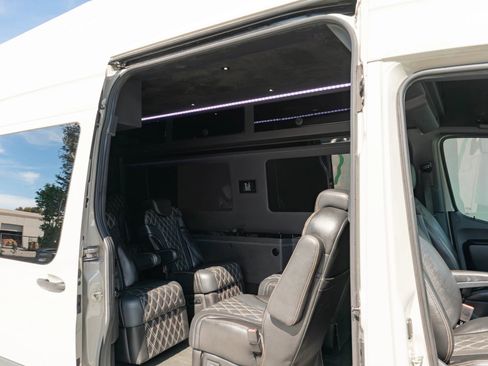 Used 2021 Mercedes-Benz Sprinter 2500 image 54
