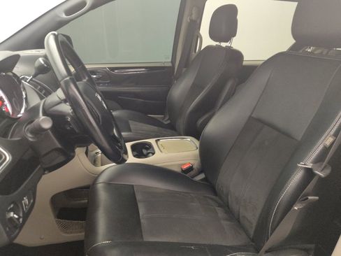 Used 2019 Dodge Grand Caravan SXT FWD image 17