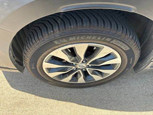 Used 2024 Subaru Outback Touring AWD/4WD image 5