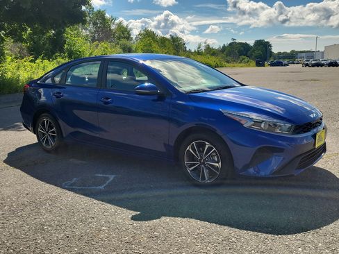 Used 2024 Kia Forte LXS w/ LXS Technology Package FWD image 3