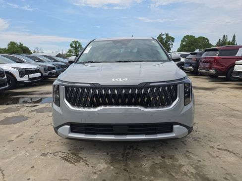 New 2027 Kia Carnival FWD image 3