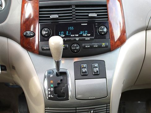 Used 2005 Toyota Sienna XLE image 12