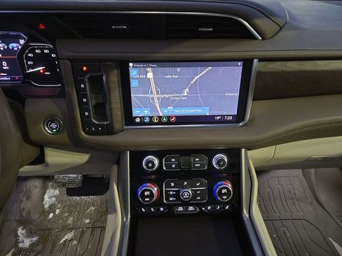 Used 2021 GMC Yukon XL Denali image 15