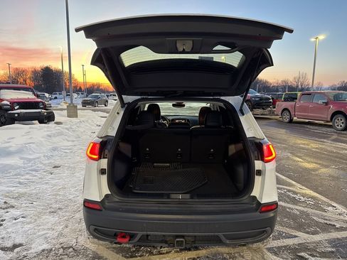 Used 2022 Jeep Cherokee Trailhawk w/ Comfort/Convenience Group image 8