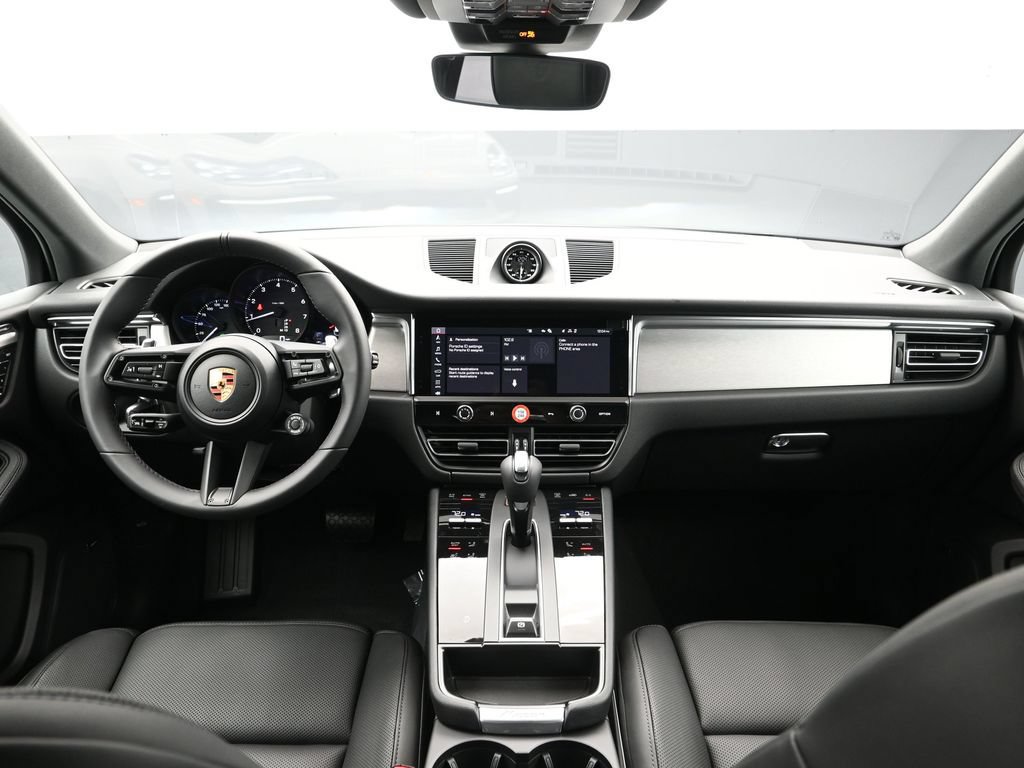 Certified 2026 Porsche Macan AWD/4WD image 19