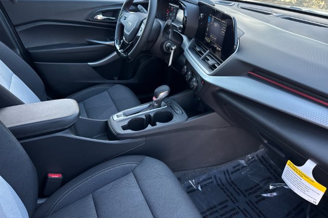 New 2026 Chevrolet Trax RS w/ Sunroof Package FWD image 24