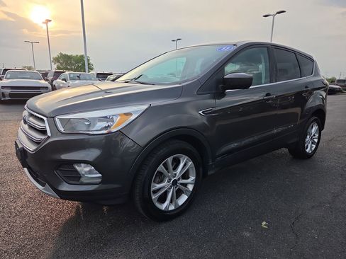 Used 2017 Ford Escape SE FWD image 3