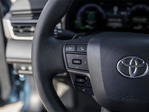 Used 2025 Toyota Camry XSE image 14