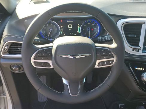 New 2026 Chrysler Pacifica Select image 26