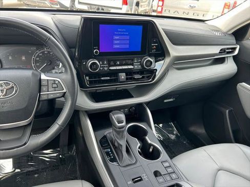Certified 2025 Toyota Highlander XLE FWD image 20