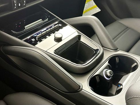 New 2025 Porsche Cayenne Coupe image 19
