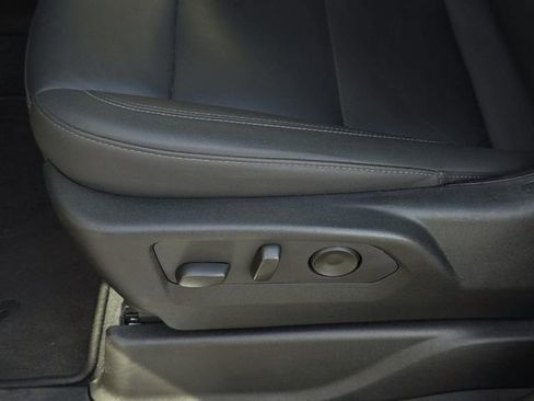 Used 2025 Chevrolet Suburban Z71 image 25