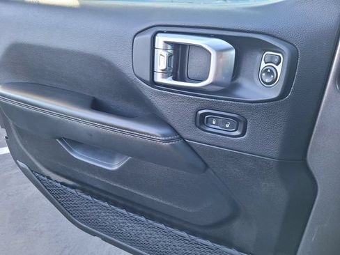 Certified 2025 Jeep Wrangler Unlimited Sahara w/ Safety Group AWD/4WD image 15