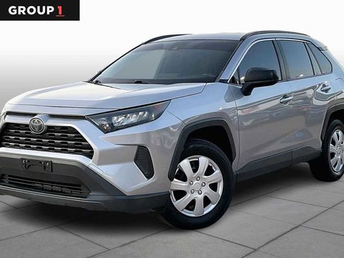 Used 2019 Toyota RAV4 LE image 1