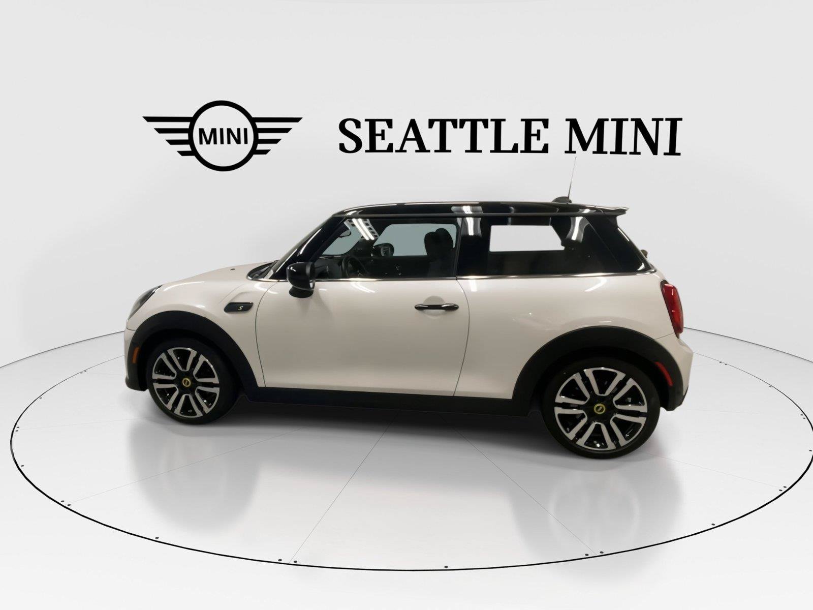 Used 2024 MINI Cooper SE FWD image 7