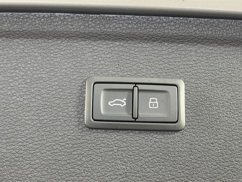 Used 2023 Audi Q5 e Premium Plus w/ Premium Plus Package image 15