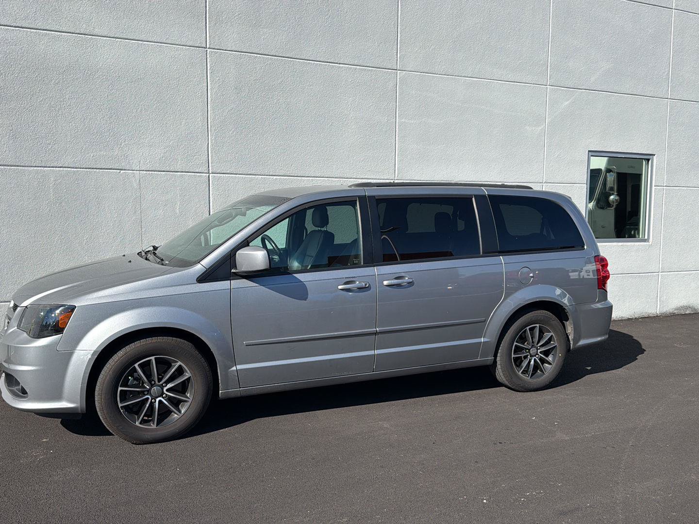 Used 2015 Dodge Grand Caravan R/T w/ Driver Convenience Group FWD image 8