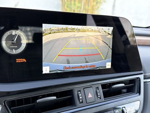 Used 2025 Lexus ES 350 w/ Premium Package image 24