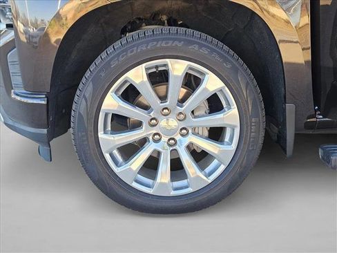 Used 2019 Chevrolet Silverado 1500 High Country w/ Technology Package image 25