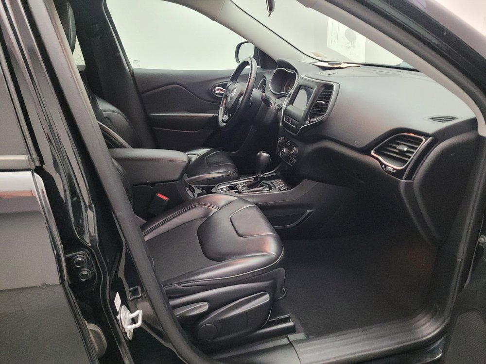 Used 2019 Jeep Cherokee Latitude Plus FWD image 21