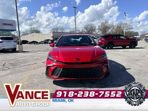 Used 2025 Toyota Camry SE w/ Convenience Package FWD image 2