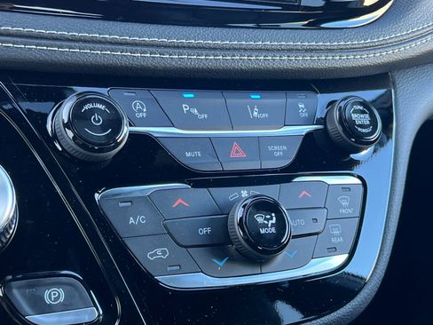 New 2026 Chrysler Pacifica Select image 21