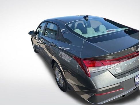 Used 2025 Hyundai Elantra SE w/ Cargo Package image 7