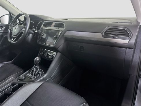 Used 2021 Volkswagen Tiguan SE w/ Panoramic Sunroof Package AWD/4WD image 30