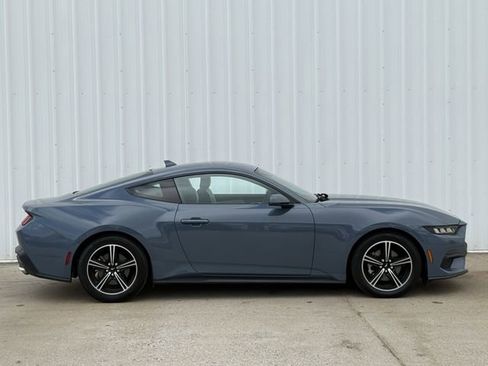 Used 2025 Ford Mustang Premium image 3