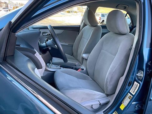 Used 2013 Toyota Corolla LE image 8