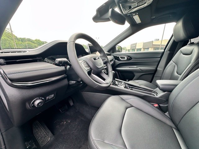 New 2025 Jeep Compass Limited w/ Sun & Sound Group AWD/4WD image 11
