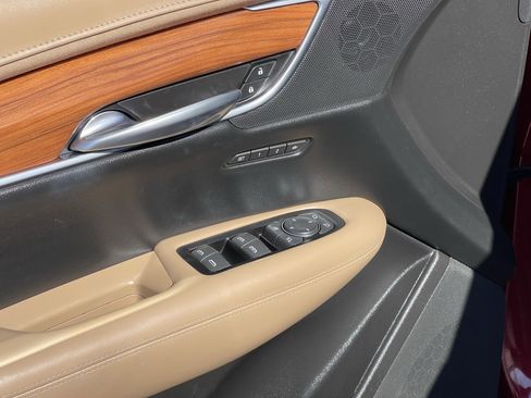 Used 2017 Cadillac XT5 Platinum w/ Driver Assist Package image 9