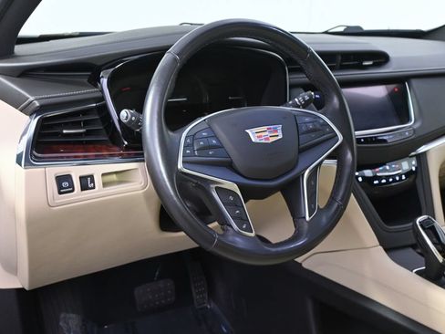 Used 2018 Cadillac XT5 Premium Luxury AWD/4WD image 12