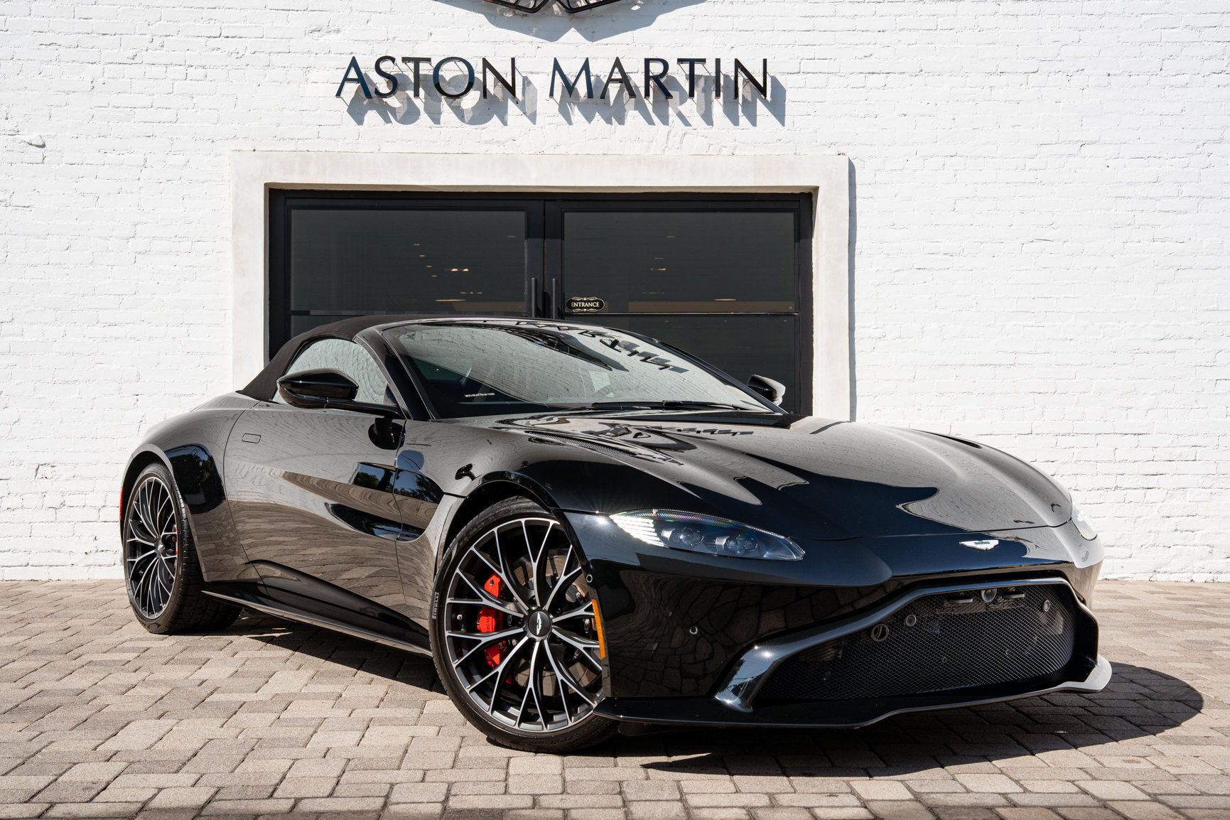 Used 2023 Aston Martin V8 Vantage Roadster RWD image 1