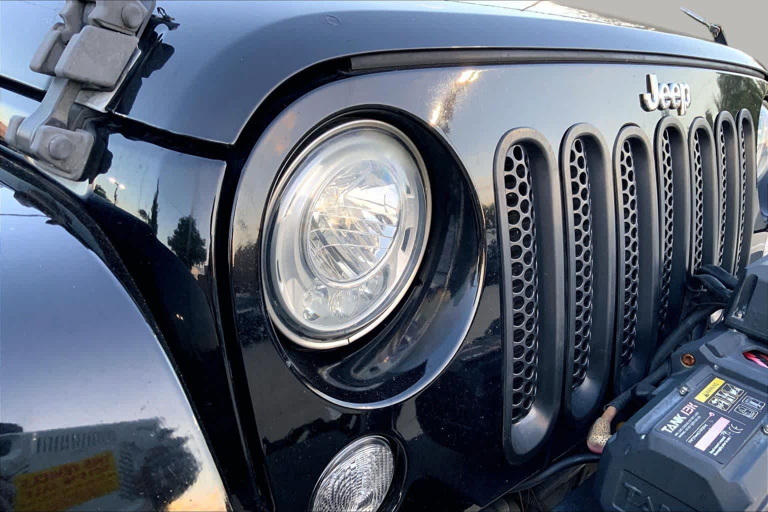 Used 2017 Jeep Wrangler Unlimited Rubicon w/ Connectivity Group AWD/4WD image 25