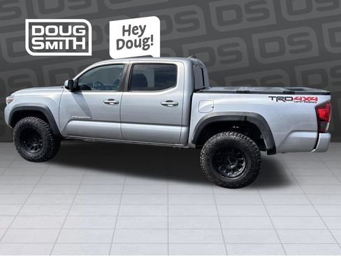 Used 2019 Toyota Tacoma TRD Off-Road w/ Technology Package AWD/4WD image 2