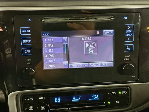 Used 2017 Toyota Corolla SE image 19