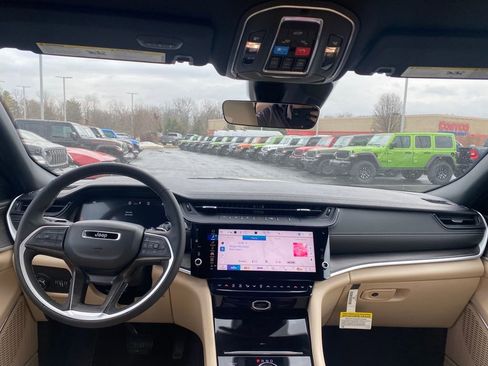 New 2026 Jeep Grand Cherokee Limited image 10