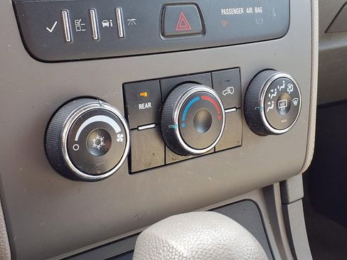 Used 2013 Chevrolet Traverse LS FWD image 16