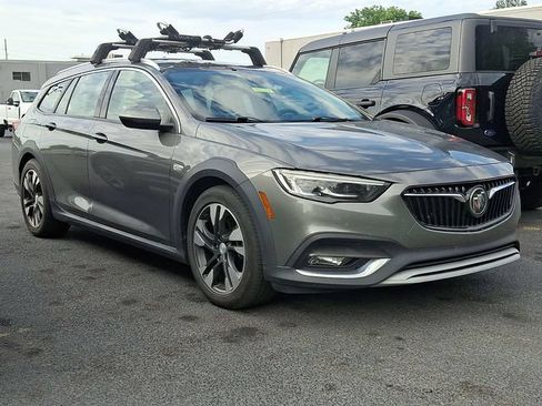 Used 2018 Buick Regal Essence w/ Driver Confidence Package #1 AWD/4WD image 1