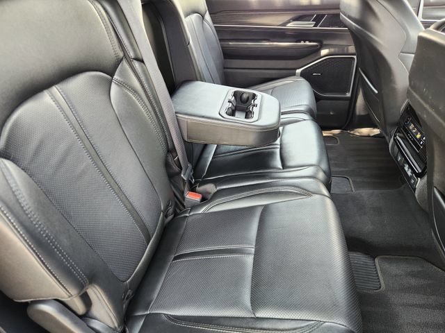 Certified 2024 Jeep Wagoneer Series II w/ Flexible Seating Group RWD image 27