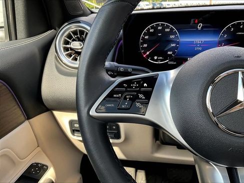 Used 2026 Mercedes-Benz GLB 250 4MATIC image 13