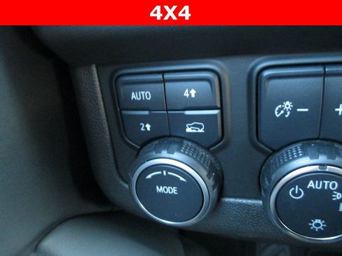 Used 2023 Chevrolet Suburban RST image 28