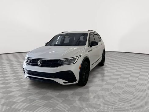 Used 2024 Volkswagen Tiguan SE R-Line AWD/4WD image 5
